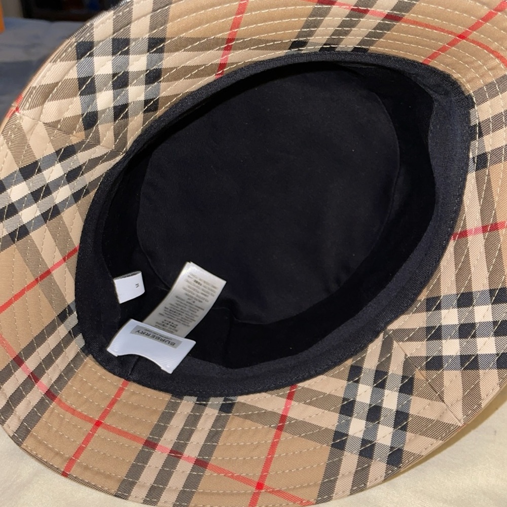 Preloved Burberry bucket hat pristine condition size is medium - Picture 7 of 10